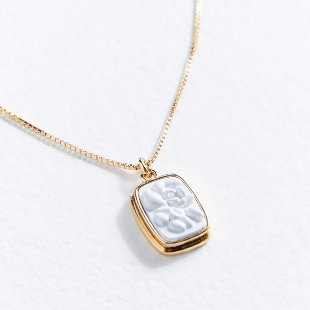 Urban Outfitters Ava Floral Pendant Necklace